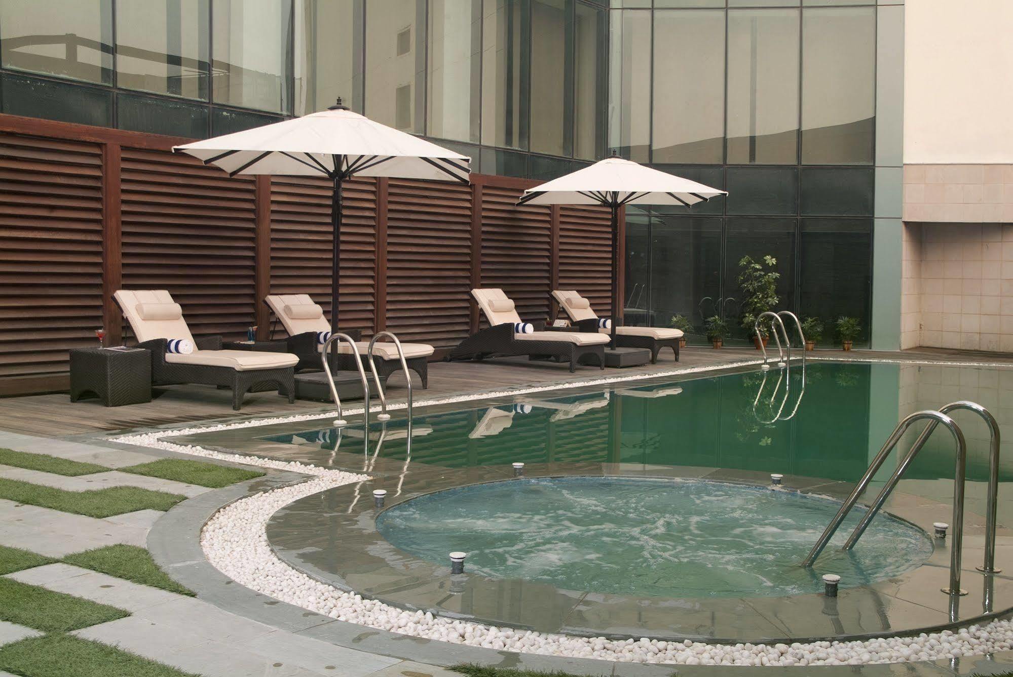 Savoy Suites Большая Нойда Экстерьер фото